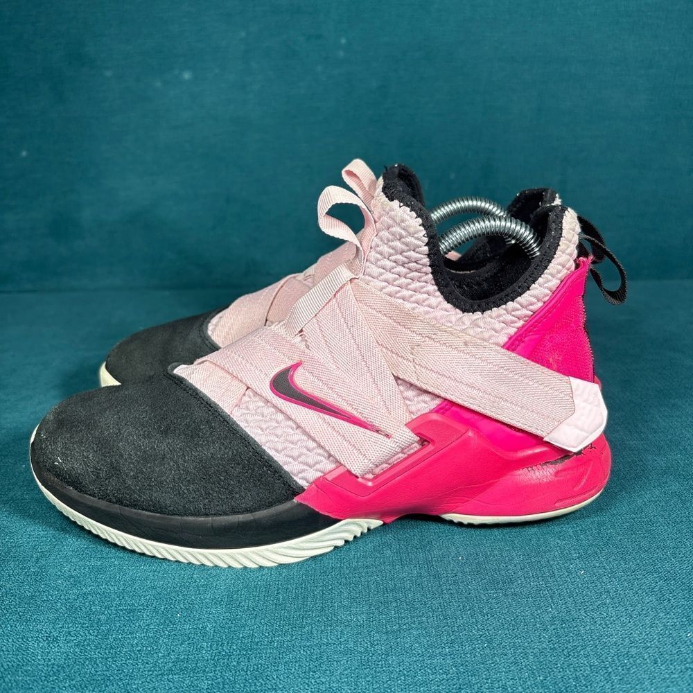 Nike LeBron Soldier 12 GS Pink Basketball Shoes Youth Size 5.5Y/7women Strap Sne